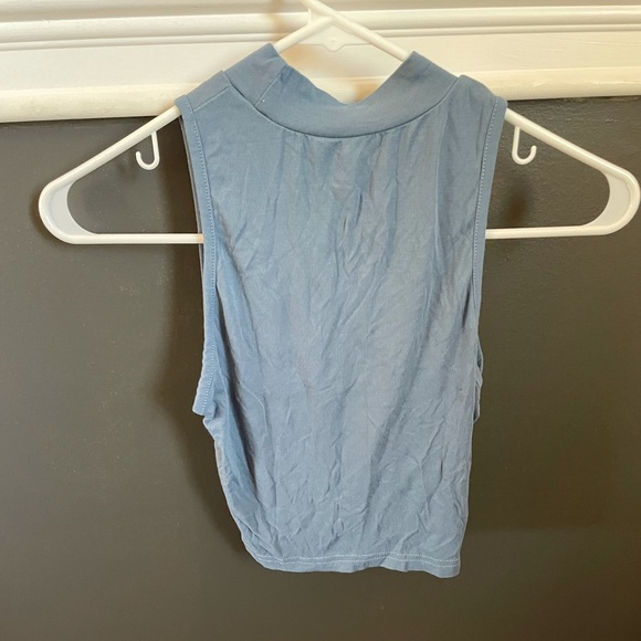 SHIEN Crop Top - Picture 2 of 2